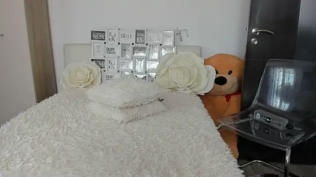 sweetemy4u online show from April 7, 2026, 8:59 am