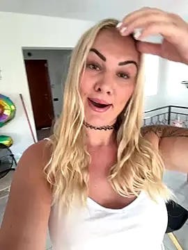 Snapshot of NastyMilf_ chatting on November 5, 2025, 9:42 am NastyMilf online show from November 5, 2025, 9:42 am