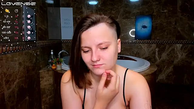 MelindaTin online show from November 12, 2025, 1:06 am