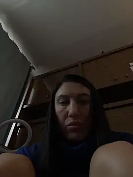 LORA x online show from October 17, 2025, 8:06 am