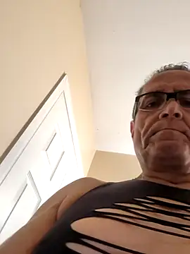 bobby69cock online show from November 16, 2025, 9:42 pm