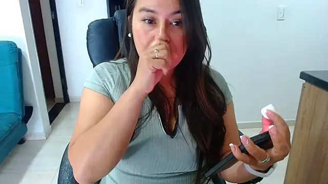 Ixchel Anaid online show from March 4, 2025, 11:43 pm