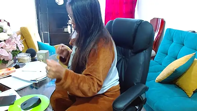 Ixchel Anaid online show from November 13, 2025, 12:26 pm