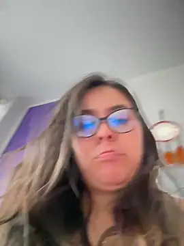 Ixchel Anaid online show from February 15, 2026, 3:31 pm