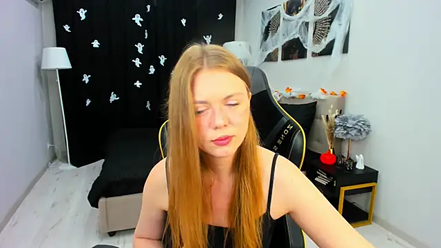 Strawberrye online show from October 28, 2025, 4:38 am