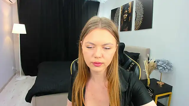 Strawberrye online show from November 19, 2025, 3:28 am