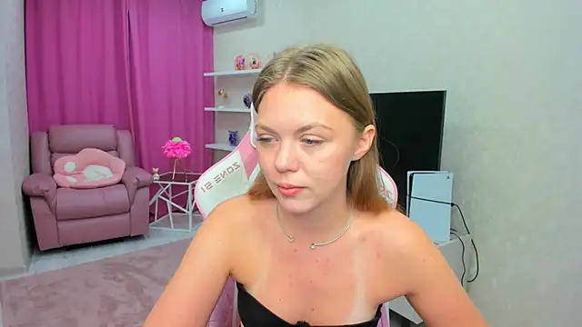 Strawberrye online show from February 17, 2026, 3:14 am