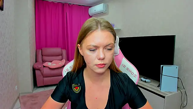 Strawberrye online show from February 22, 2026, 3:18 am