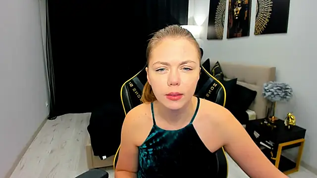 Strawberrye online show from May 16, 2026, 3:25 am