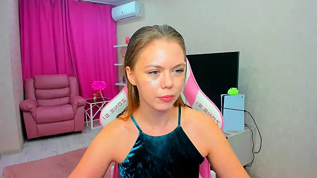 Strawberrye online show from May 24, 2026, 3:22 am