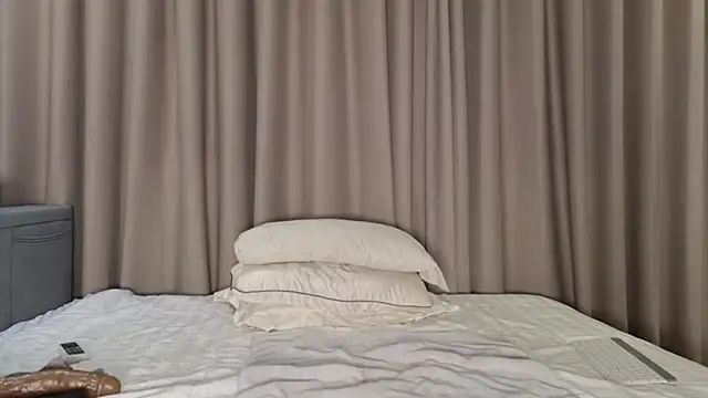 LucyNuty online show from November 17, 2025, 11:16 am