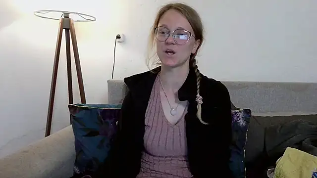 little-leni online show from April 11, 2026, 8:46 pm