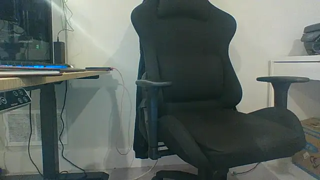 Snapshot of Bloopers66 chatting on February 10, 2026, 6:23 pm Bloopers66 online show from February 10, 2026, 6:23 pm