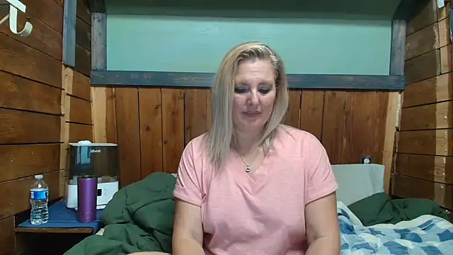 Snapshot of lisaxlovexxx chatting on March 2, 2026, 5:08 am lisaxlovexxx online show from March 2, 2026, 5:08 am