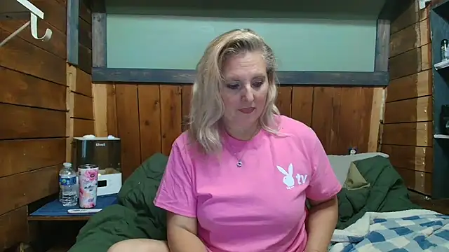 Snapshot of lisaxlovexxx chatting on March 8, 2026, 2:26 am lisaxlovexxx online show from March 8, 2026, 2:26 am