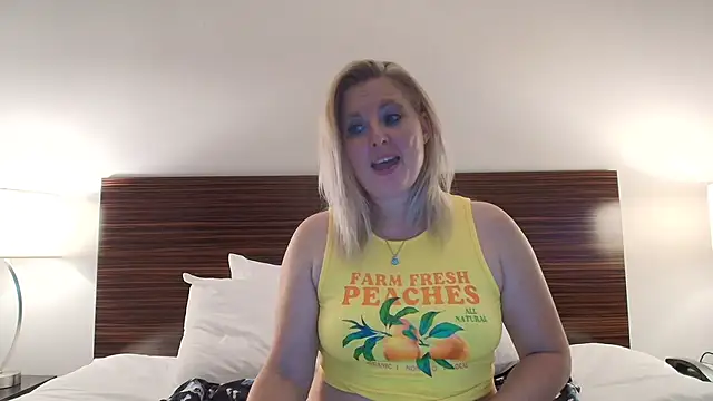 Snapshot of lisaxlovexxx chatting on March 12, 2026, 2:18 am lisaxlovexxx online show from March 12, 2026, 2:18 am