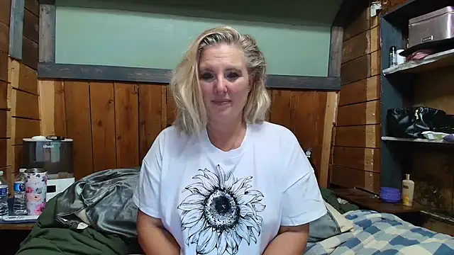 Snapshot of lisaxlovexxx chatting on March 20, 2026, 4:28 am lisaxlovexxx online show from March 20, 2026, 4:28 am