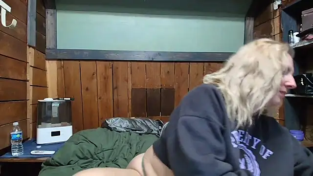 Snapshot of lisaxlovexxx chatting on March 24, 2026, 3:22 am lisaxlovexxx online show from March 24, 2026, 3:22 am