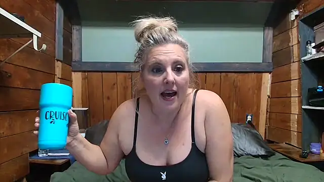Snapshot of lisaxlovexxx chatting on May 2, 2026, 1:43 am lisaxlovexxx online show from May 2, 2026, 1:43 am