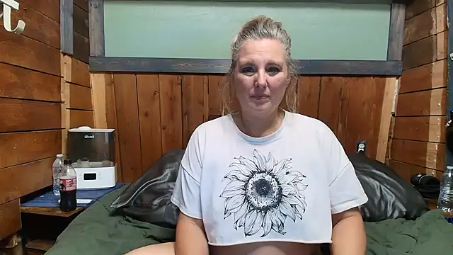 Snapshot of lisaxlovexxx chatting on May 16, 2026, 2:30 am lisaxlovexxx online show from May 16, 2026, 2:30 am
