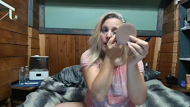 Snapshot of lisaxlovexxx chatting on May 18, 2026, 1:02 am lisaxlovexxx online show from May 18, 2026, 1:02 am