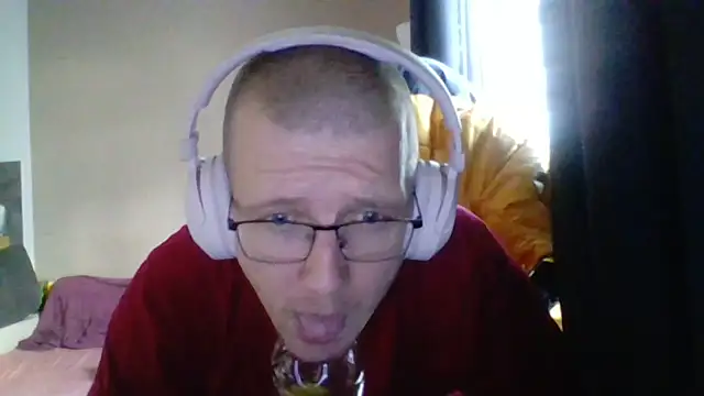 Snapshot of David250692 chatting on November 23, 2025, 11:21 am David250692 online show from November 23, 2025, 11:21 am