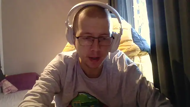 Snapshot of David250692 chatting on November 27, 2025, 9:33 am David250692 online show from November 27, 2025, 9:33 am