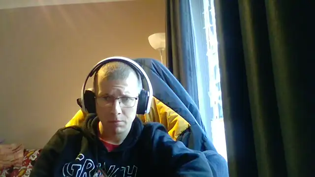 Snapshot of David250692 chatting on December 15, 2025, 10:19 am David250692 online show from December 15, 2025, 10:19 am