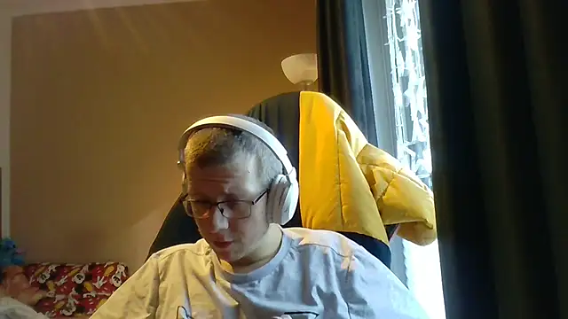 Snapshot of David250692 chatting on December 16, 2025, 12:54 pm David250692 online show from December 16, 2025, 12:54 pm