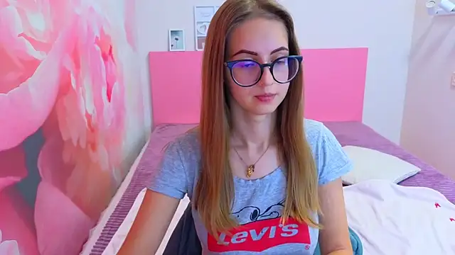 Snapshot of AliceAdams chatting on October 31, 2025, 8:26 am AliceAdams online show from October 31, 2025, 8:26 am