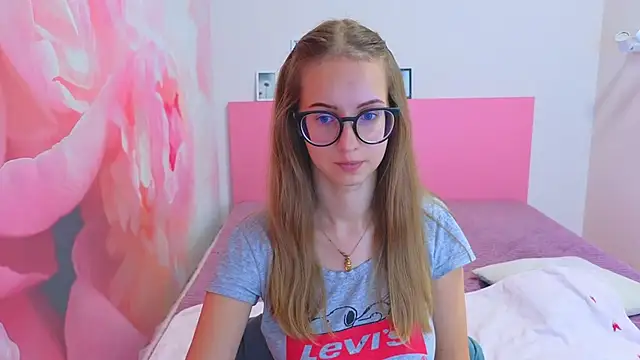 Snapshot of AliceAdams chatting on November 6, 2025, 7:53 am AliceAdams online show from November 6, 2025, 7:53 am