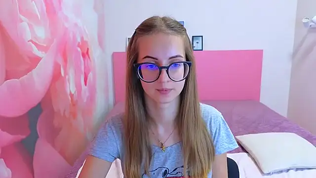 Snapshot of AliceAdams chatting on November 13, 2025, 8:13 am AliceAdams online show from November 13, 2025, 8:13 am