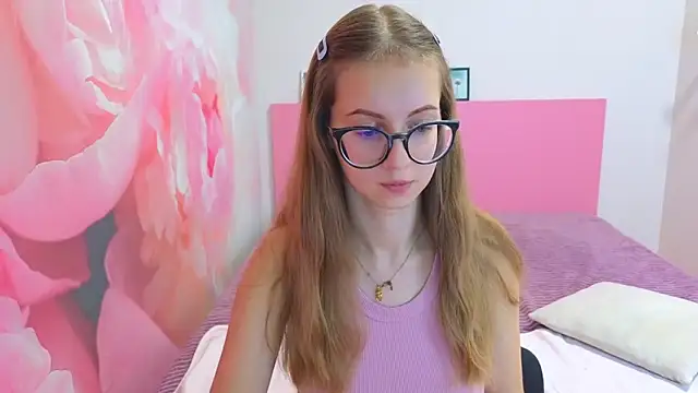 Snapshot of AliceAdams chatting on December 4, 2025, 7:06 am AliceAdams online show from December 4, 2025, 7:06 am