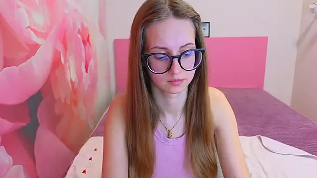 Snapshot of AliceAdams chatting on April 8, 2026, 6:13 am AliceAdams online show from April 8, 2026, 6:13 am