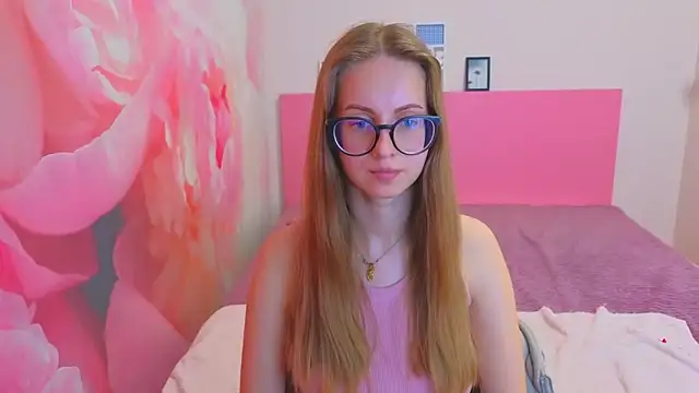 Snapshot of AliceAdams chatting on May 8, 2026, 6:52 am AliceAdams online show from May 8, 2026, 6:52 am