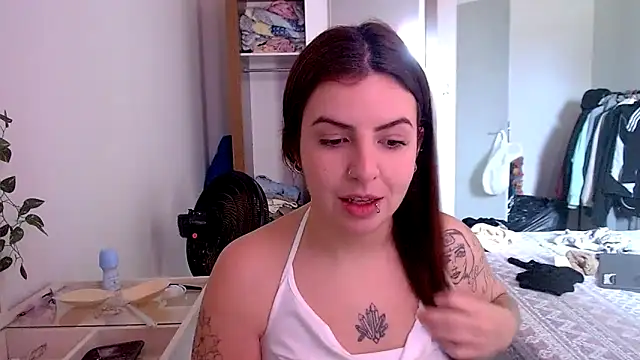 Snapshot of chelbyy chatting on October 3, 2025, 2:58 pm chelbyy online show from October 3, 2025, 2:58 pm