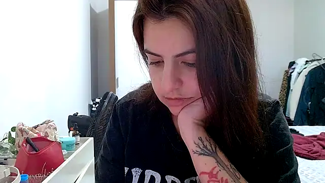 Snapshot of chelbyy chatting on November 10, 2025, 4:17 pm chelbyy online show from November 10, 2025, 4:17 pm