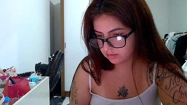 Snapshot of chelbyy chatting on November 11, 2025, 5:02 pm chelbyy online show from November 11, 2025, 5:02 pm