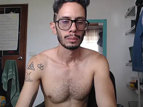 Snapshot of alisterxxx chatting on June 22, 2026, 3:42 pm alisterxxx online show from June 22, 2026, 3:42 pm