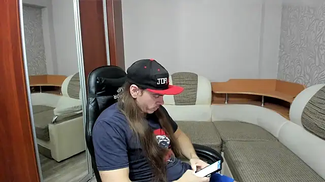 Marrymepls online show from November 5, 2025, 4:51 pm