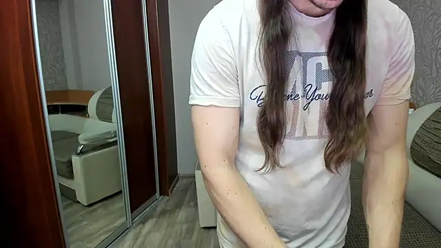 Marrymepls online show from November 12, 2025, 3:01 pm