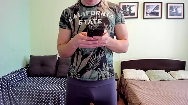 Marrymepls online show from April 13, 2026, 5:02 am