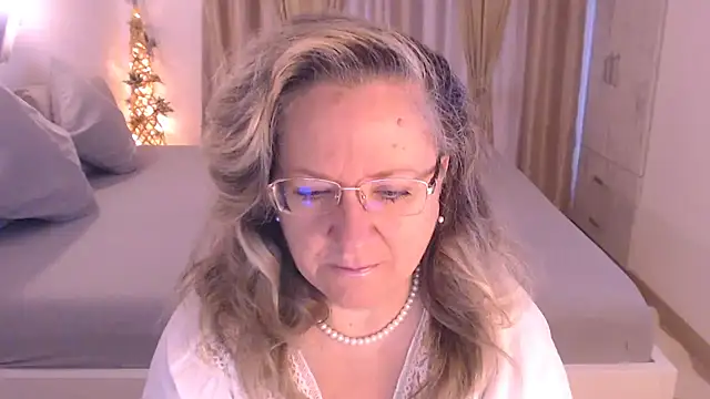 Snapshot of Raisshy chatting on November 18, 2025, 6:40 am Raisshy online show from November 18, 2025, 6:40 am