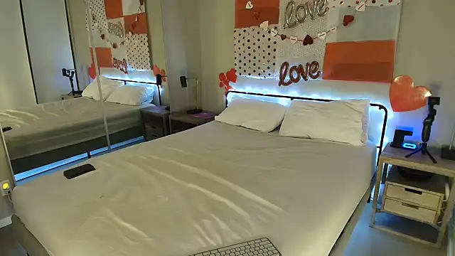 MikyFoxx online show from February 18, 2025, 2:49 am