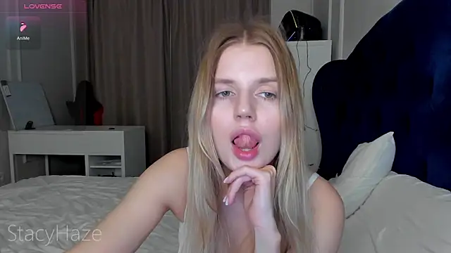 stussy3325 online show from February 24, 2025, 5:09 pm