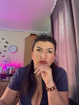 Snapshot of Hotangel75 chatting on April 19, 2026, 4:17 pm Hotangel75 online show from April 19, 2026, 4:17 pm