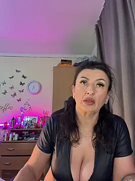 Snapshot of Hotangel75 chatting on May 16, 2026, 4:31 am Hotangel75 online show from May 16, 2026, 4:31 am