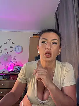 Snapshot of Hotangel75 chatting on June 28, 2026, 5:35 am Hotangel75 online show from June 28, 2026, 5:35 am