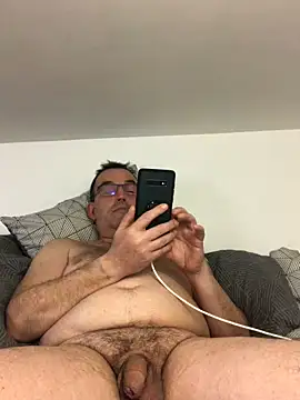 Snapshot of Lentbulant chatting on March 5, 2025, 4:35 pm Lentbulant online show from March 5, 2025, 4:35 pm