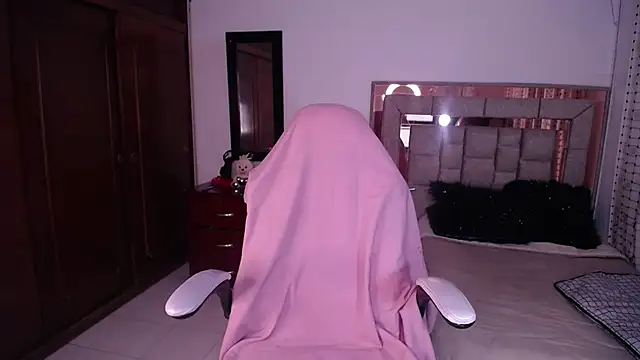 salomecastro  online show from November 14, 2025, 1:15 am